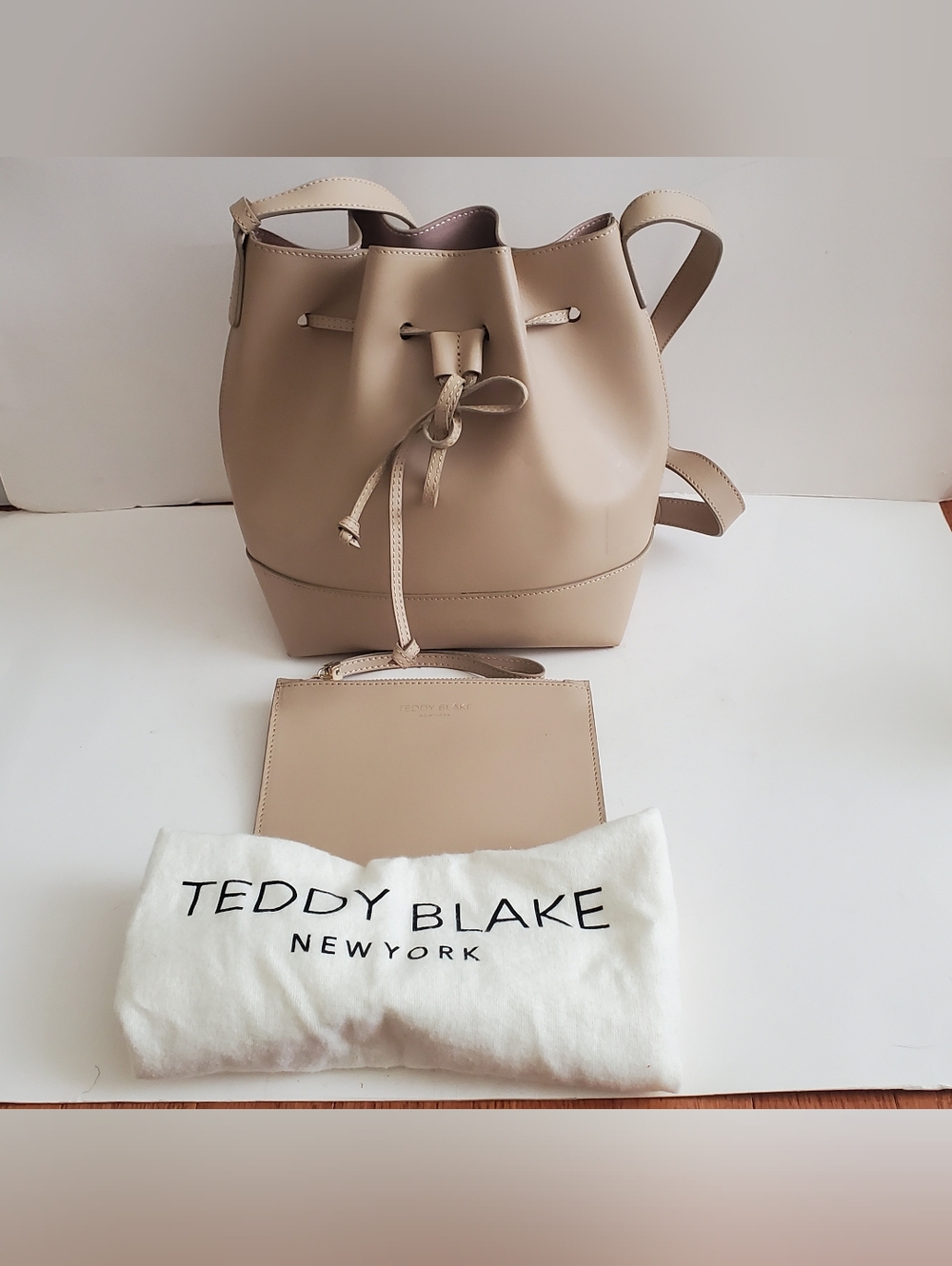 Teddy Blake Elisa Taupe Leather Bucket Bag W/ Detachable Pouch